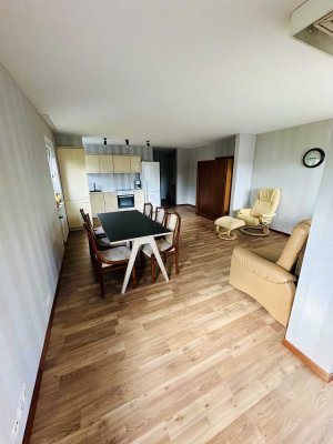 Stilvolle, geräumige 1-Zimmer-Wohnung mit Balkon und EBK in Leonberg