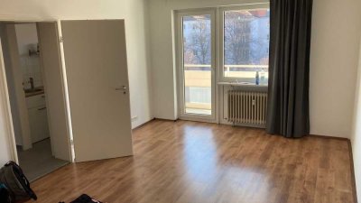 Attraktive 2-Zimmer-Wohnung mit Balkon in der Nähe des Rotkreuzplatzes