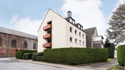 Kapitalanlage mit Potenzial: leerstehende 2-Zimmer-DG-Wohnung + 39 m² Nutzfläche + Stellplatz