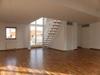 Maisonette 4-Zimmerwohnung mit Dachterrasse, Whirlpool, Galerie und TG-Stellplatz!