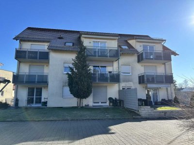 Moderne 3-Zimmer-Wohnung mit Balkon und zwei Pkw-Stellplätzen in stadtnaher Wohnlage