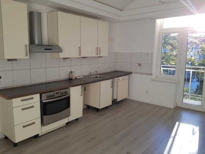 Helle 4-Zimmer Wohnung im 2. OG in Duisburg-Dellviertel Grenze Hochfeld