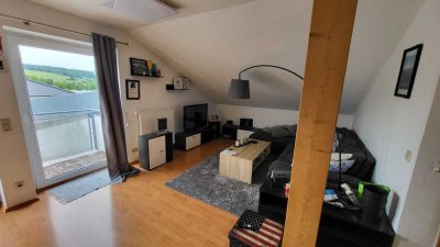 Attraktive und gepflegte 2-Raum-DG-Wohnung mit Balkon und EBK in Schlitz