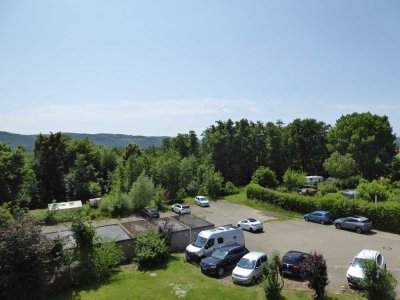 Gemütliche 2-Zimmerwohnung mit Loggia, EBK, Kfz-Stellplatz & herrlichem Panoramablick