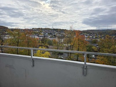 TOP sanierte 3 Zimmer Wohnung mit Balkon und Aufzug