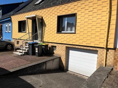 Schöne Doppelthaushälfte mit großem Garten - Zentral