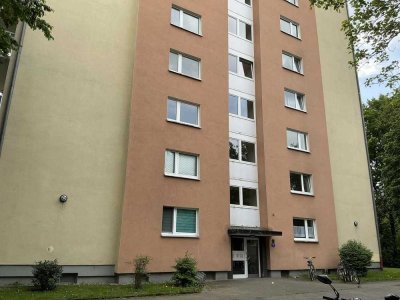 Gut geschnittene 2,5 Zmmer Wohnung mit Balkon und modernem Wannenbad