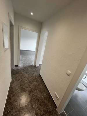 Schöne und vollständig renovierte 2-Zimmer-Wohnung mit Balkon in Eschweiler
