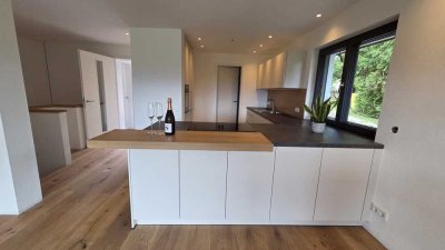Erstbezug!! Exklusive 3-Zimmer Maisonette-Wohnung mit Balkon in Uffing am Staffelsee
