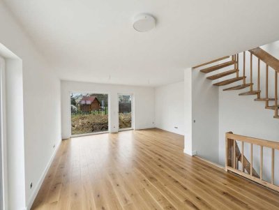 Moderne Doppelhaushälfte mit Wohnkeller und Carport