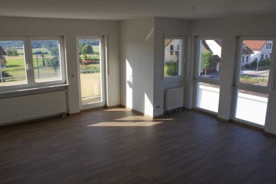 Helle 2,5-Zimmer-Wohnung mit Balkon und Garage in Karlsbad - Spielberg