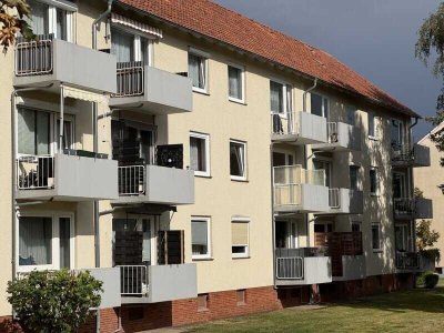 2-Zimmerwohnung mit Balkon in zentraler Lage - komplett renoviert