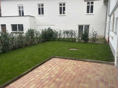 Renovierte 2 ZKB/WC im EG mit Gartenanteil in Neustadt-Geinsheim !
