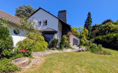 Toplage - großzügiges Einfamilienhaus auf traumhaftem Grundstück mit zweitem Eingang für Praxis etc.