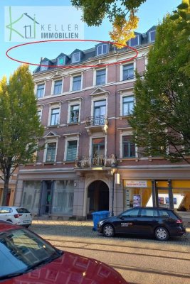 Zentrumsnahe Dachgeschosswohnung, Bad mit Fenster, PKW-Stellplätze im Hof