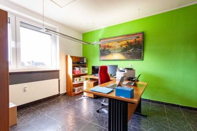 Schicke 130 m² Wohnung mit 4 PKW-Stellplätzen im Innenhof