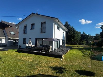 Modernes Einfamilienhaus mit Energieeffizienz, Smart Home und hochwertiger Ausstattung