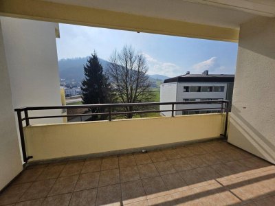 Komplett möblierte 3-Zimmer-Wohnung mit sonniger Loggia und Gebirgsblick