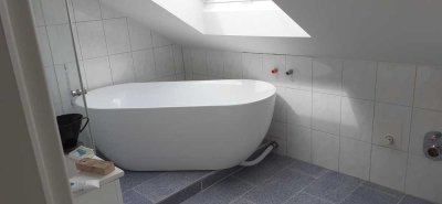 2019 renovierte Dachgeschosswohnug mit kleiner Dachterrasse