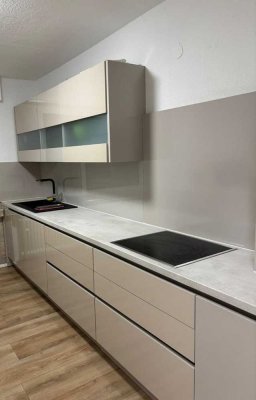Wunderschöne 3,5 Zimmer Wohnung mit Balkon und Einbauküche