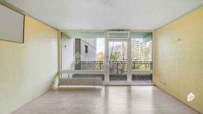 Charmante Renovierungs-Chance in Köln Junkersdorf: 2 -Zimmerwohnung mit Loggia und tollem Schnitt