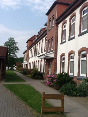 Helle, großzügige Erdgeschoss-Wohnung mit Terrasse zu vermieten!