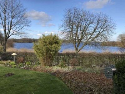 Traum direkt am Einfelder See - hell, sicher, exklusiv - Tiefgarage, Garten