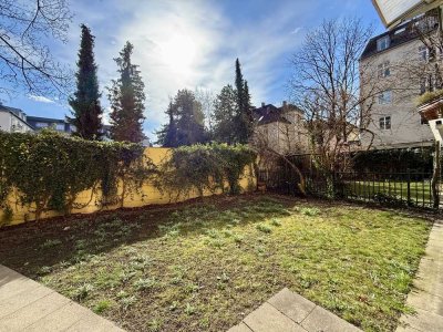 Rarität in Schwabing! Sanierte Altbau-Wohnung mit Gartenanteil im ruhigen und grünen Innenhof