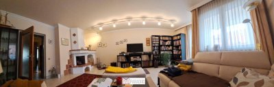 Charmante 3-Zimmer-Wohnung mit Loggia, offenen Kamin und eigenem KFZ-Stellplatz