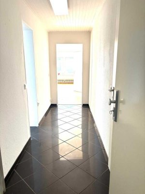 Frisch renovierte 2-Zimmer-Dachgeschosswohnung in ruhiger Sackgasse – ideal für 1–2 Personen