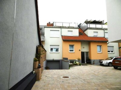 Karlsdorf: Großz. Maisonette, EBK, 2 Bäder, Gäste-WC, VRR, Klima, Dachter., Blk., Kellerr., Waschr.