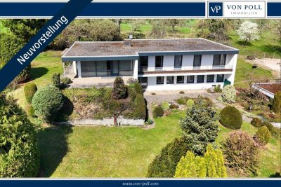 Zeitlose Architektur trifft Traumlage – Einfamilienhaus mit Einliegerwohnung und Weitblick