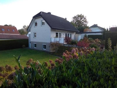 Liebevoll gepflegtes Einfamilienhaus mit 6 Zimmern, Garten,Doppelgarage & möglicher Einliegerwohnung