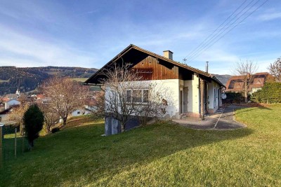 Wohnen mit Weitblick: Gepflegtes Einfamilienhaus mit großem Grundstück und flexiblem Grundriss