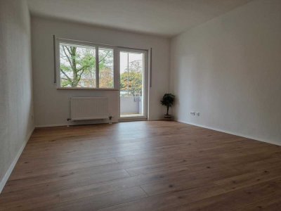 Sanierte Wohnung mit zwei Balkonen und Tiefgarage in bester Lage