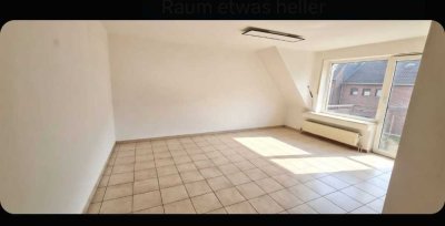 Helle 2-Zimmer-Dachgeschosswohnung mit Balkon in Mönchengladbach
