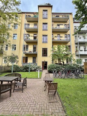 3-Zimmer-Dachgeschosswohnung mit Aufzug und Balkon in der Nähe der Elbwiesen