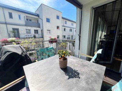 STILVOLLE STADTWOHNUNG MIT LICHTDURCHFLUTETEN RÄUMEN + TG, STELLPLATZ & EBK