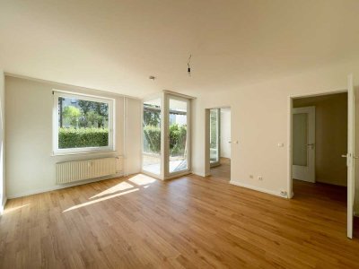 Frisch renoviert: Gartenwohnung mit zwei Zimmern und Terrasse