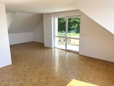 Lichtdurchflutete 3 Zimmer Dachgeschosswohnung mit 2 Balkonen in Bergisch Gladbach-Sand!