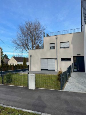 Tolle generalsanierte Wohnung mit Gartenanteil und Dachterrasse