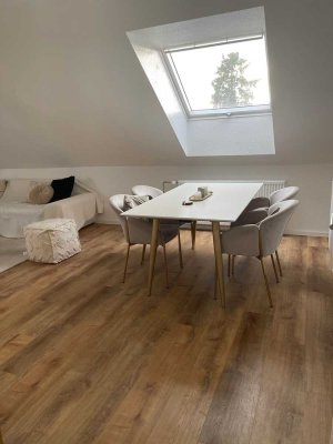 Stilvolle, modernisierte 2-Raum-Dachgeschosswohnung mit gehobener Innenausstattung in Viernheim
