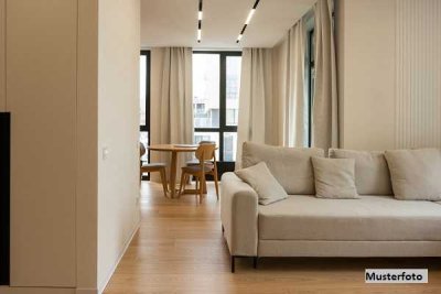 2½-Zimmer-Wohnung mit Balkon - provisionsfrei
