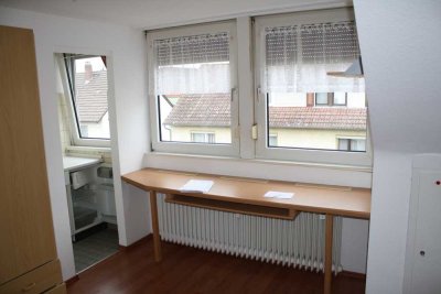1 Zimmer Appartment mit Mini Küche- Etagendusche- nur an 1 Person- 1 Pendler !