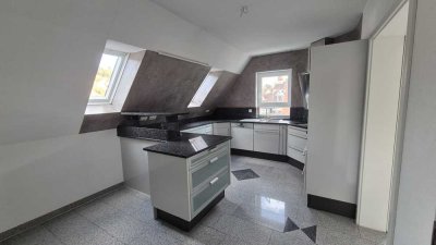 Hochwertige Wohnung in sehr gehobener Ausstattung 140m2 4,5 Zimmer Großer Balkon
