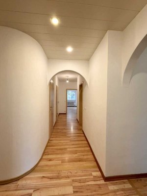 Attraktive, vollständig renovierte 5-Zimmer-Erdgeschosswohnung (117 m²) in ruhiger Lage von Spardorf