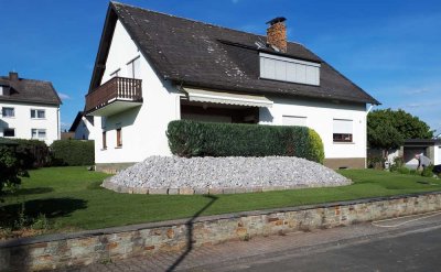 Geräumiges, preiswertes 9-Raum-Einfamilienhaus in Niederselters Selters (Taunus)