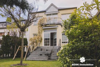 BERK Immobilien - charmante Stilaltbau-Villa mit 3,5 Einheiten in top Lage von HU, direkt an der Kin