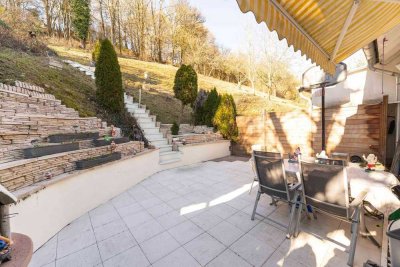 Dachgeschosswohnung mit großem Garten, Terrasse und Balkon - seltene Gelegenheit!