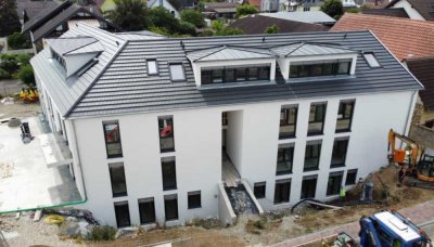 Exklusive 2,5 Zimmer-Wohnung im Dach mit Balkon, Weitblick und TG ab 990€ mtl. - Provisionsfrei